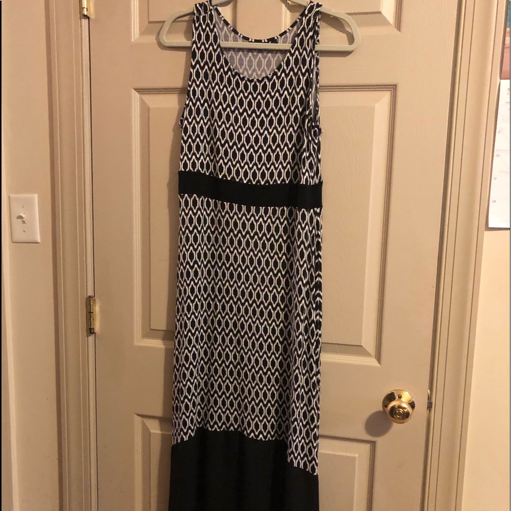 Dress. Black & white. Size large